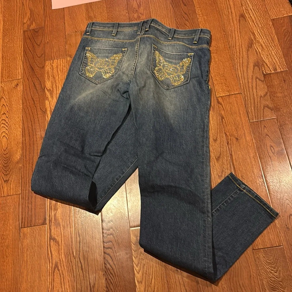 2 B Bebe boot cut rhinestone bling pockets straight skinny jeans Sz - Picture 16 of 16